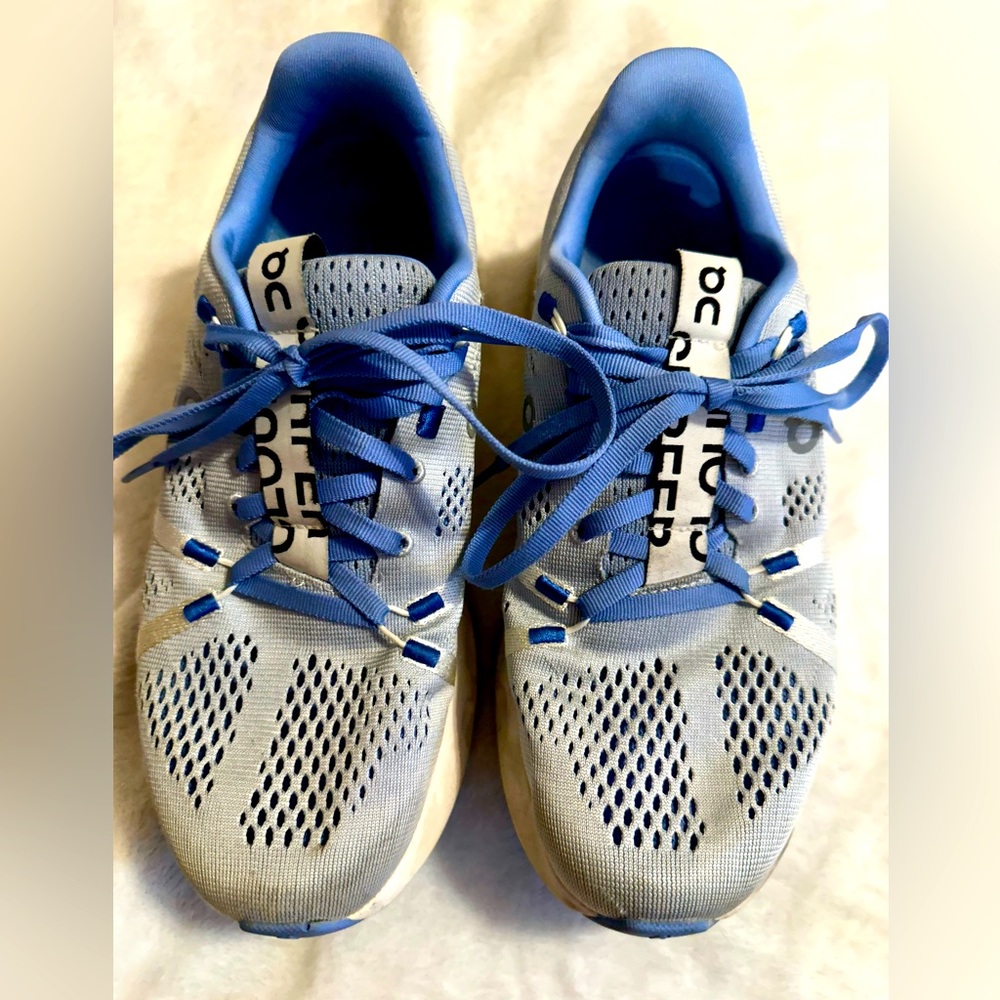 Blue On Cloud runner size 8.